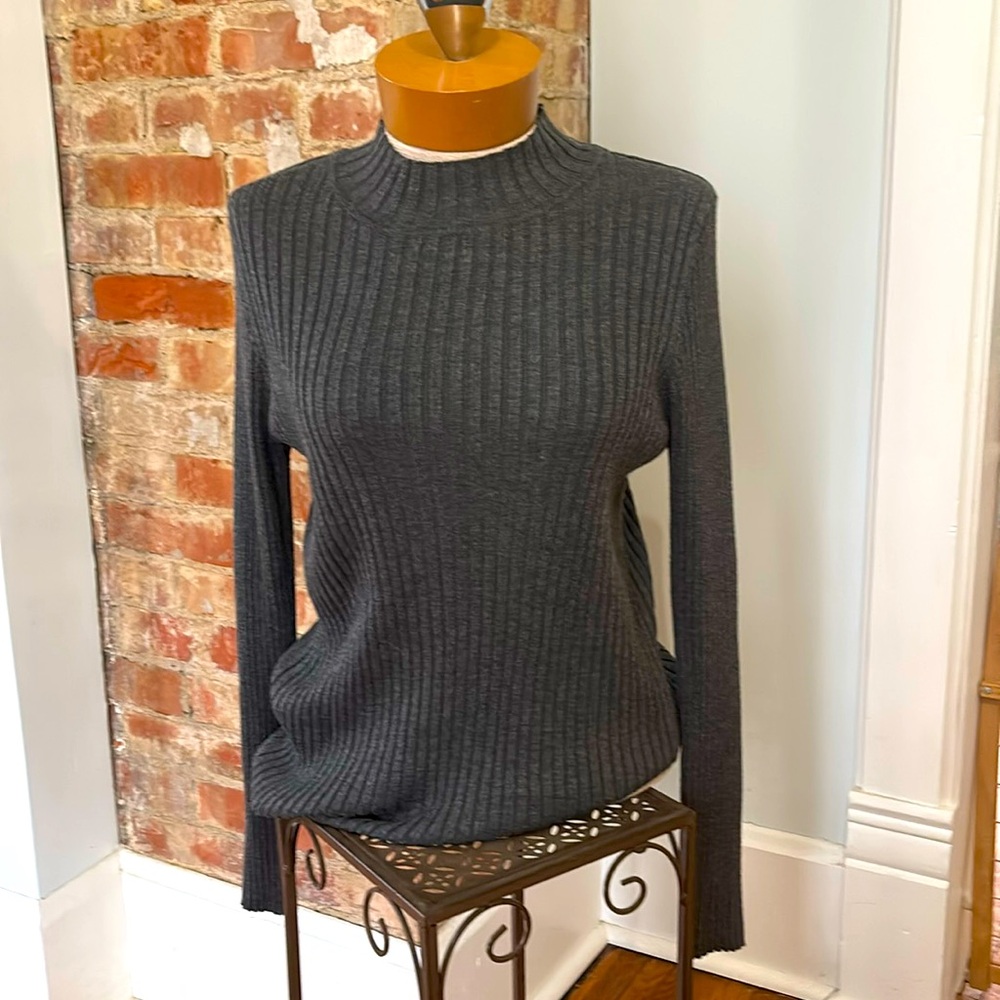 Gray ribbed knit mock turtleneck